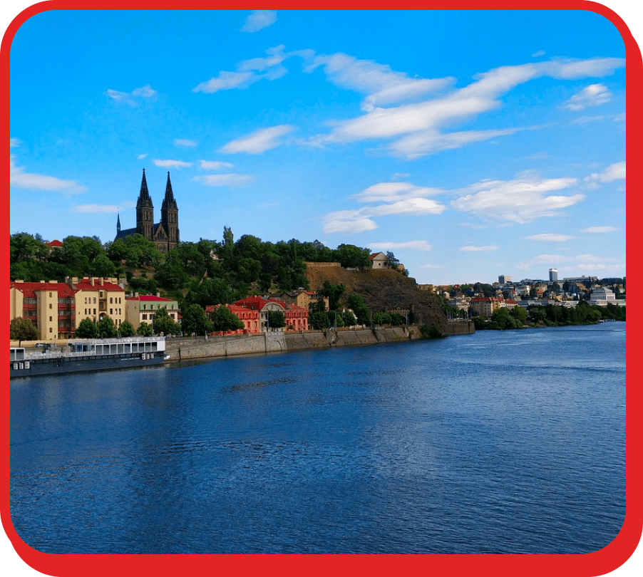 Stěhování Praha 2 zachycuje panoramatický pohled na Vltavu a pražské panorama s Vyšehradem.