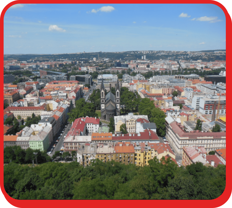 Stěhování Praha 8 zachycuje letecký pohled na panorama Prahy 8 s kostelem svatého Cyrila a Metoděje v Karlíně.